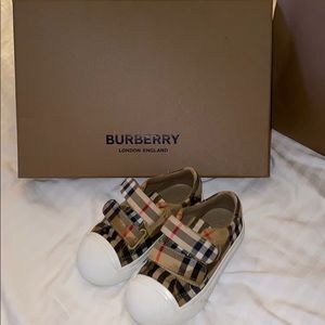 Kids burberry sneakers size 25